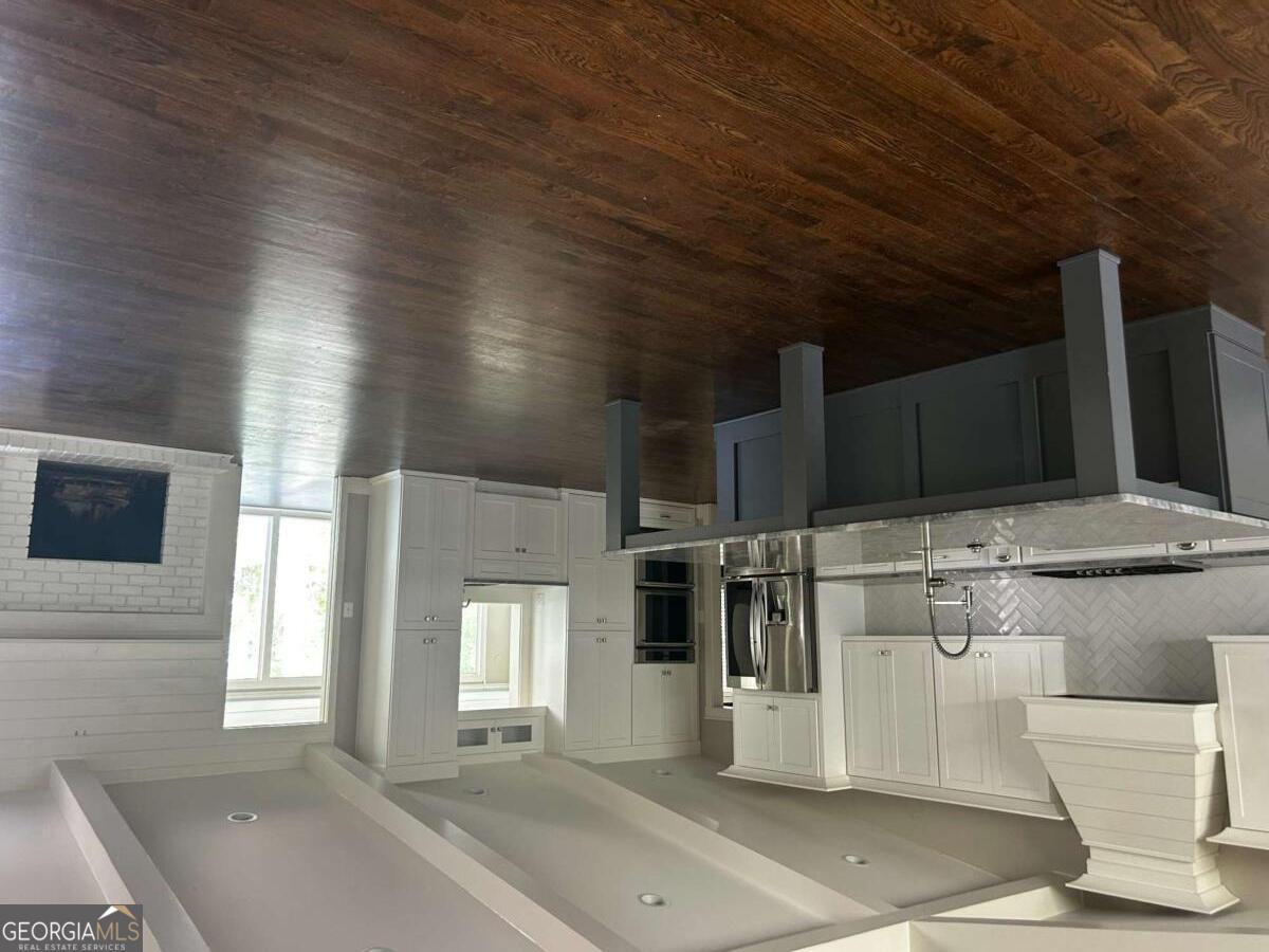 Stonegate Manor - Residential Lease