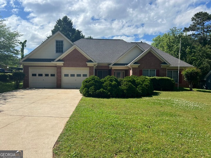 3 bedroom, 2.5 bath open floorplan ranch featuring a large fireside family room w/ triple tray ceiling, oversized kitchen with stainless steel appliances, breakfast room, breakfast bar, spacious master bedroom with vaulted ceiling, large guest bedrooms, hall bath, laundry room, bonus room with 1/2 bath, 1.5 car garage, front porch, covered and uncovered patio & huge fenced in backyard. Hardwood and tile floors the entire main level with new carpeting in the bonus.