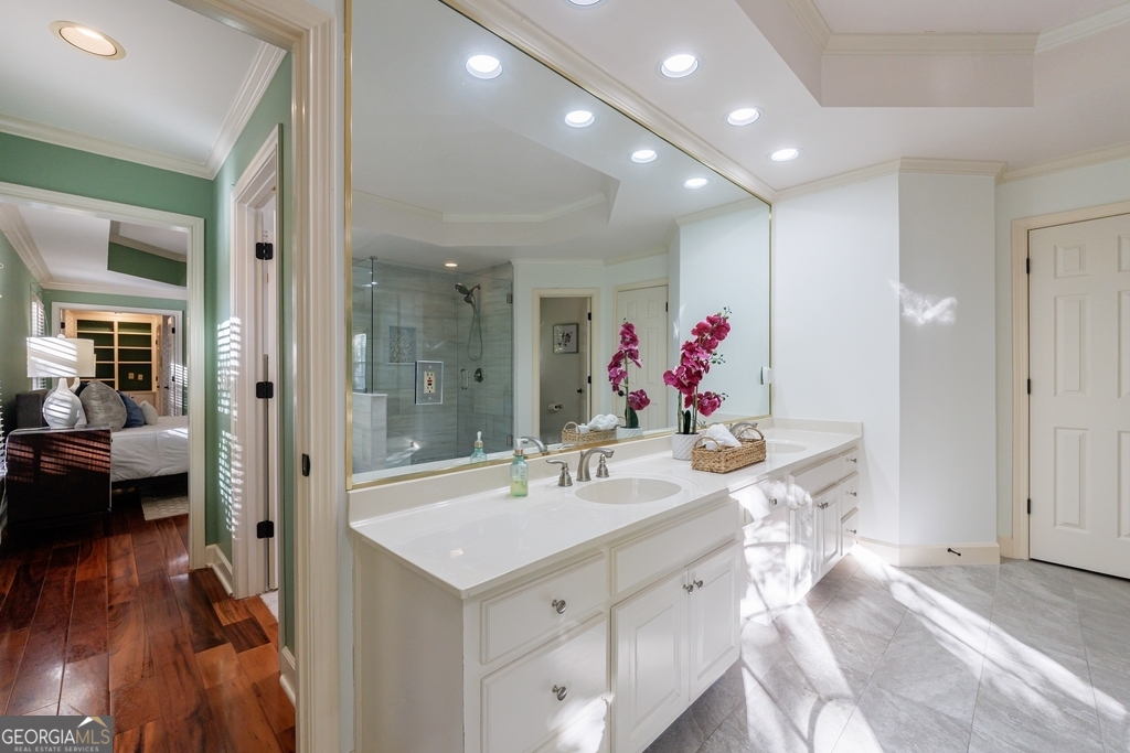 Sentinel Lake - Residential