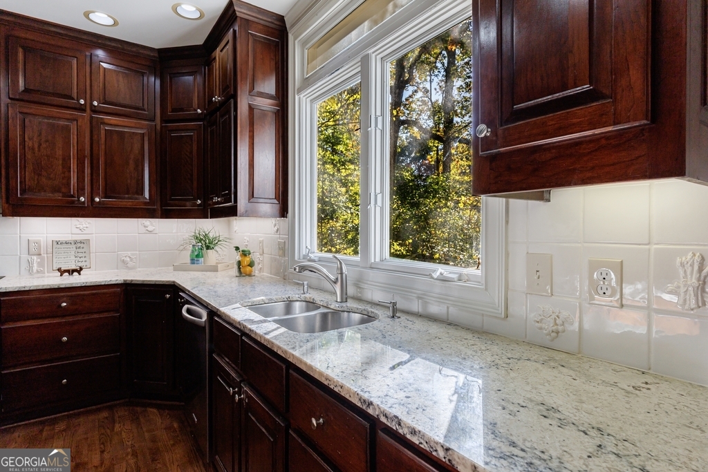 Sentinel Lake - Residential