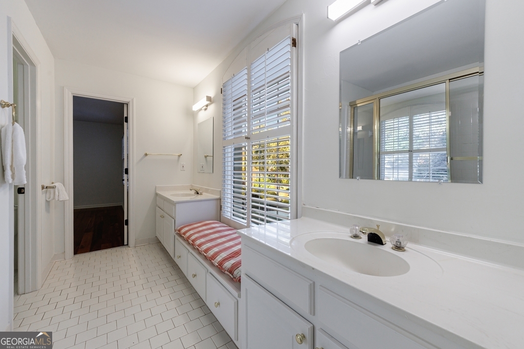 Sentinel Lake - Residential