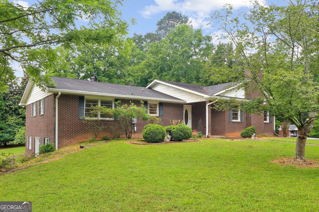 Photo of 5117 Lakewood Drive, Acworth, GA 30101 (MLS # 10770546)