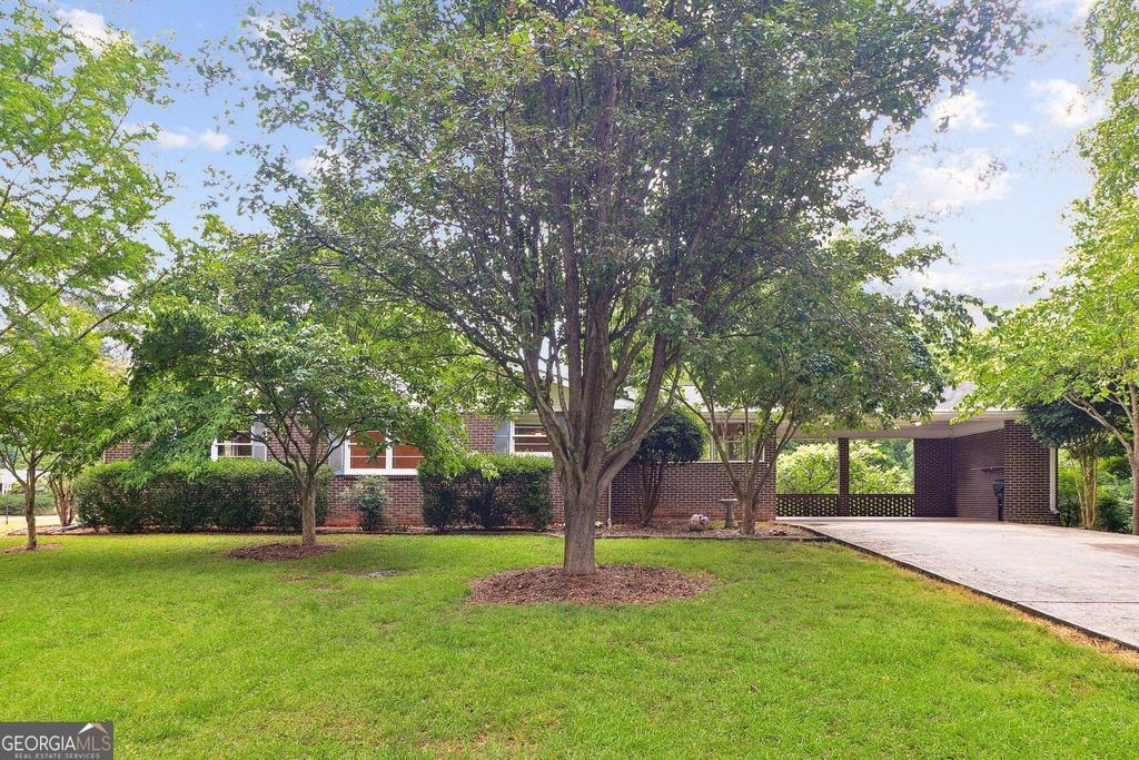 Photo of 5117 Lakewood Drive, Acworth, GA 30101 (MLS # 10770546)