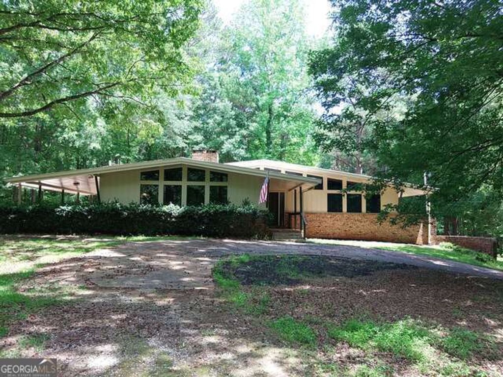 Photo of 205 Avon Drive, Fayetteville, GA 30215 (MLS # 10737802)