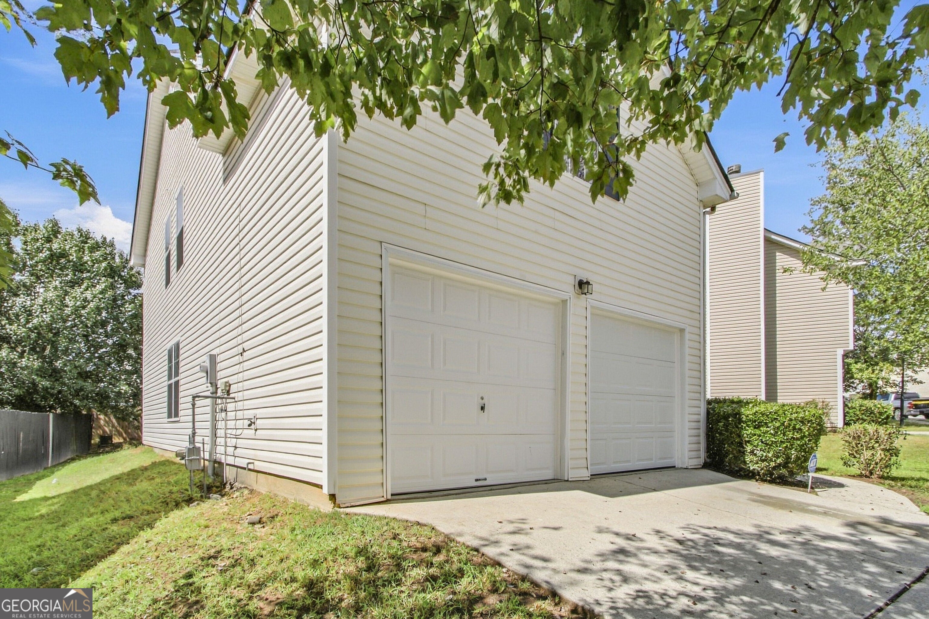 2571 N Hill PKWY