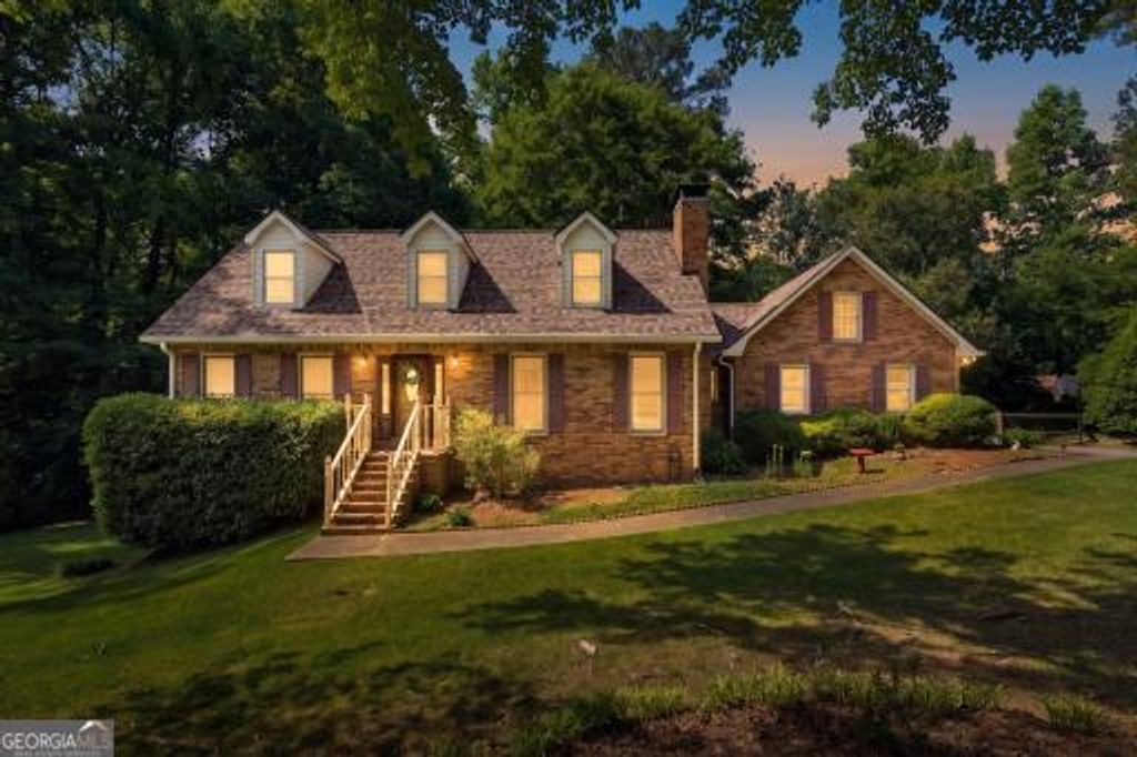 Photo of 360 Huntington Court SE, Conyers, GA 30094 (MLS # 10769748)