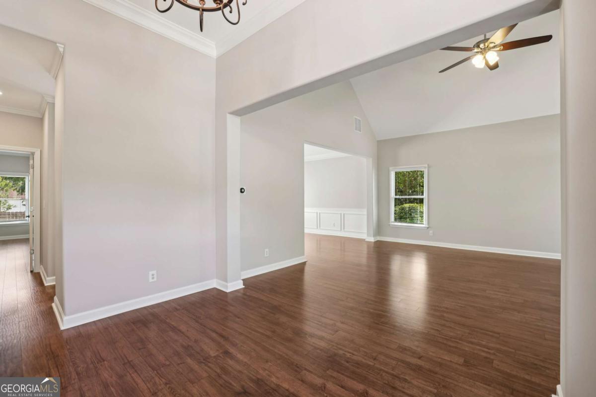 755 Gates LN