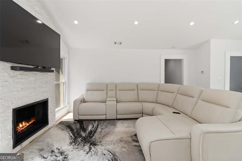 453 JAMES ST