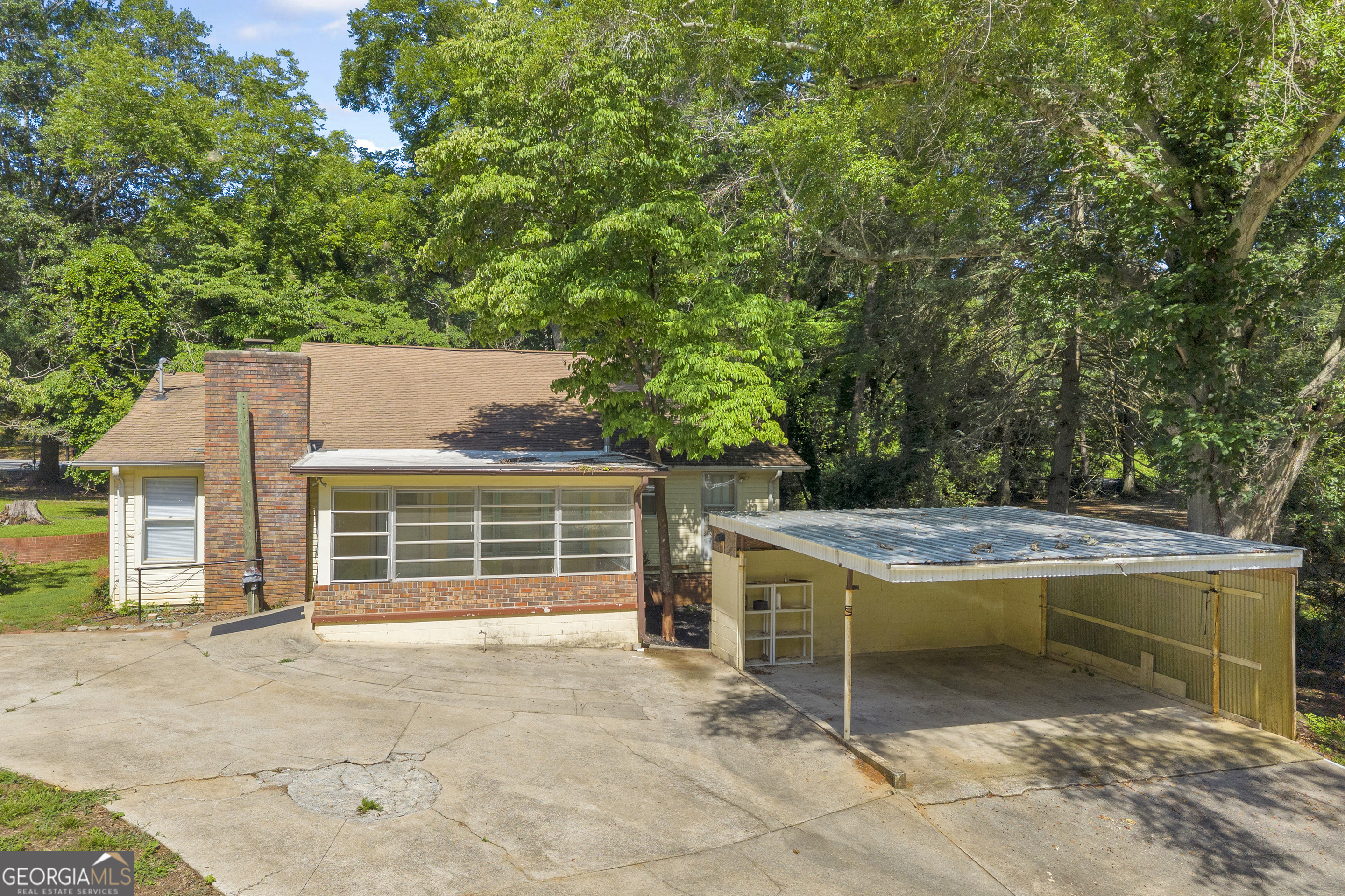 205 Athens ST