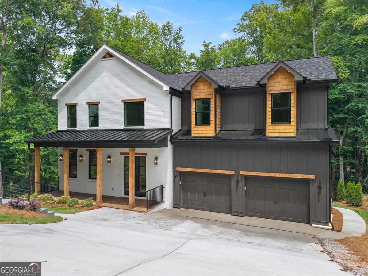 132 Lakeshore DR NE