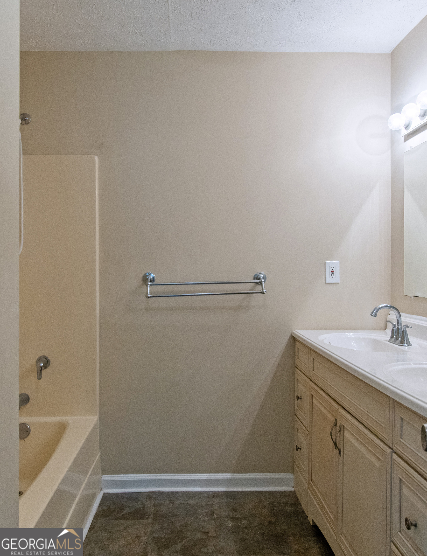 Sharpsburg, Georgia 30277, United States, 6 Bedrooms Bedrooms, ,4 BathroomsBathrooms,Residential,Active,47546