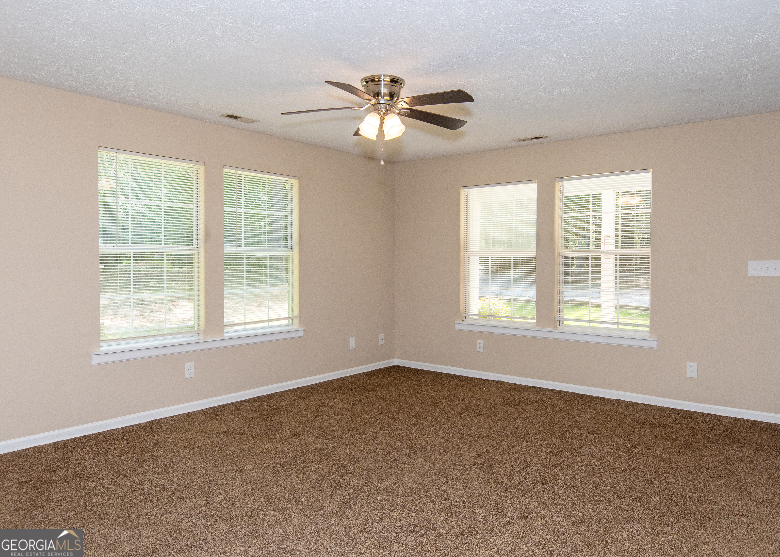 Sharpsburg, Georgia 30277, United States, 6 Bedrooms Bedrooms, ,4 BathroomsBathrooms,Residential,Active,47546