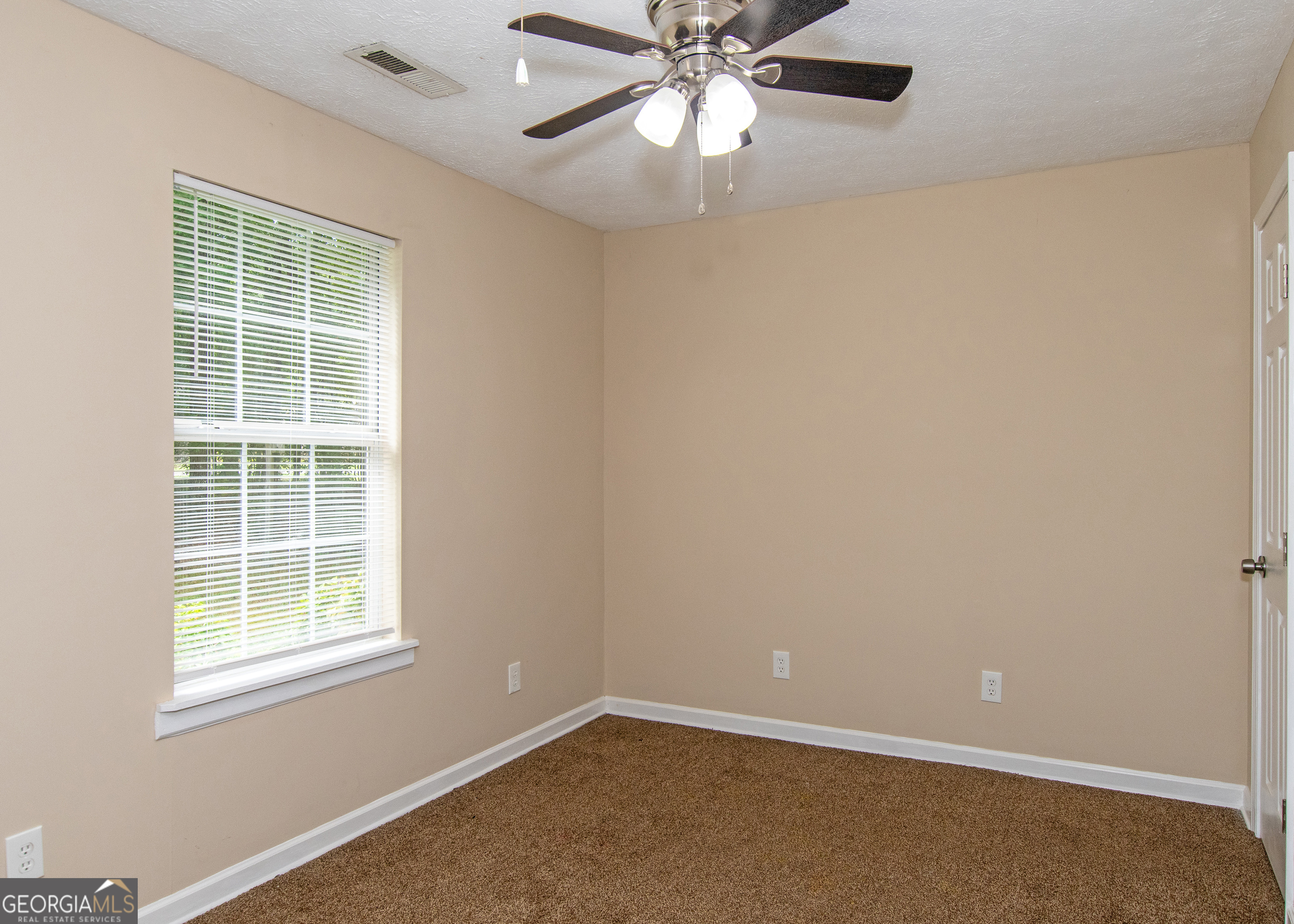 Sharpsburg, Georgia 30277, United States, 6 Bedrooms Bedrooms, ,4 BathroomsBathrooms,Residential,Active,47546