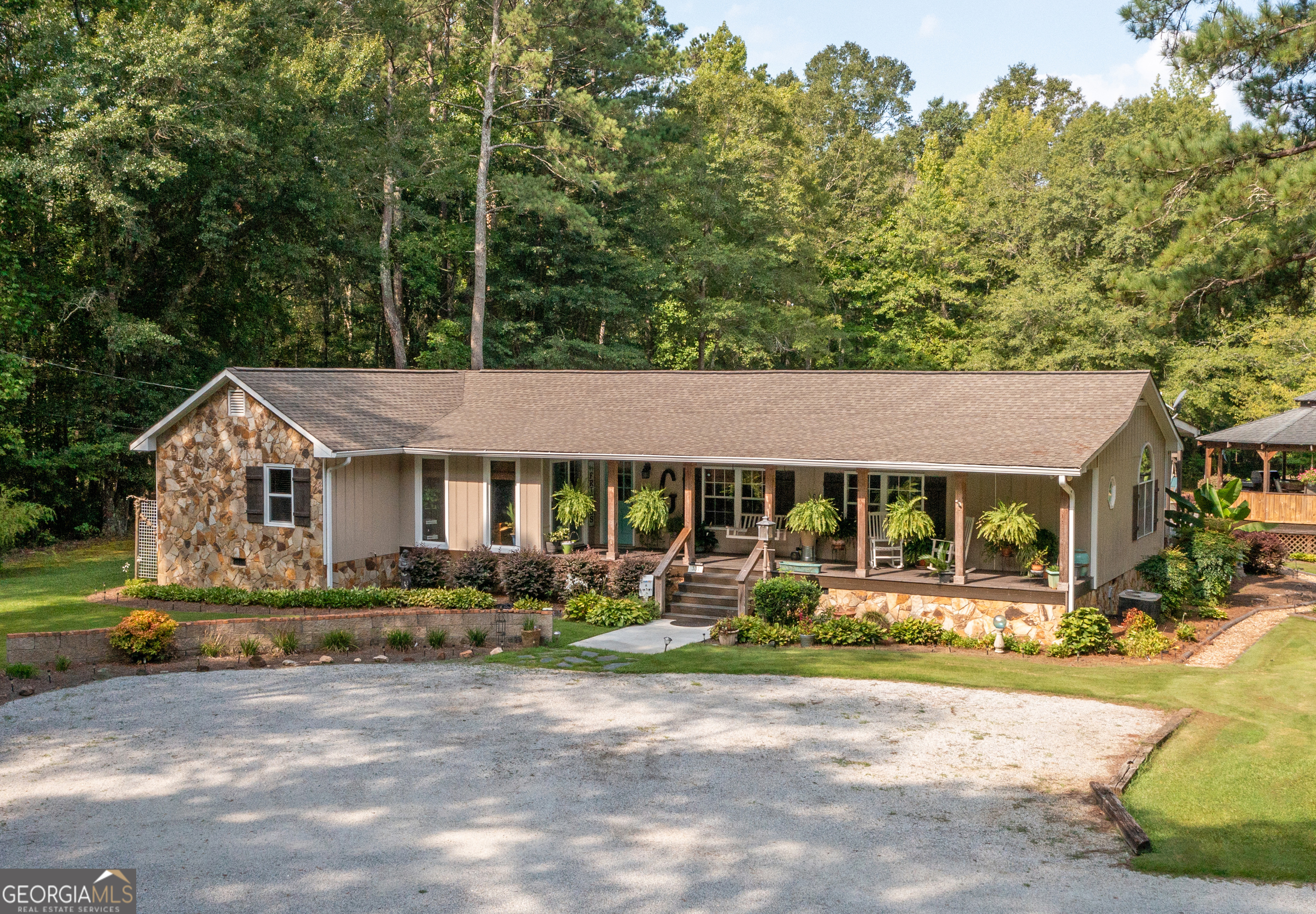 Sharpsburg, Georgia 30277, United States, 6 Bedrooms Bedrooms, ,4 BathroomsBathrooms,Residential,Active,47546