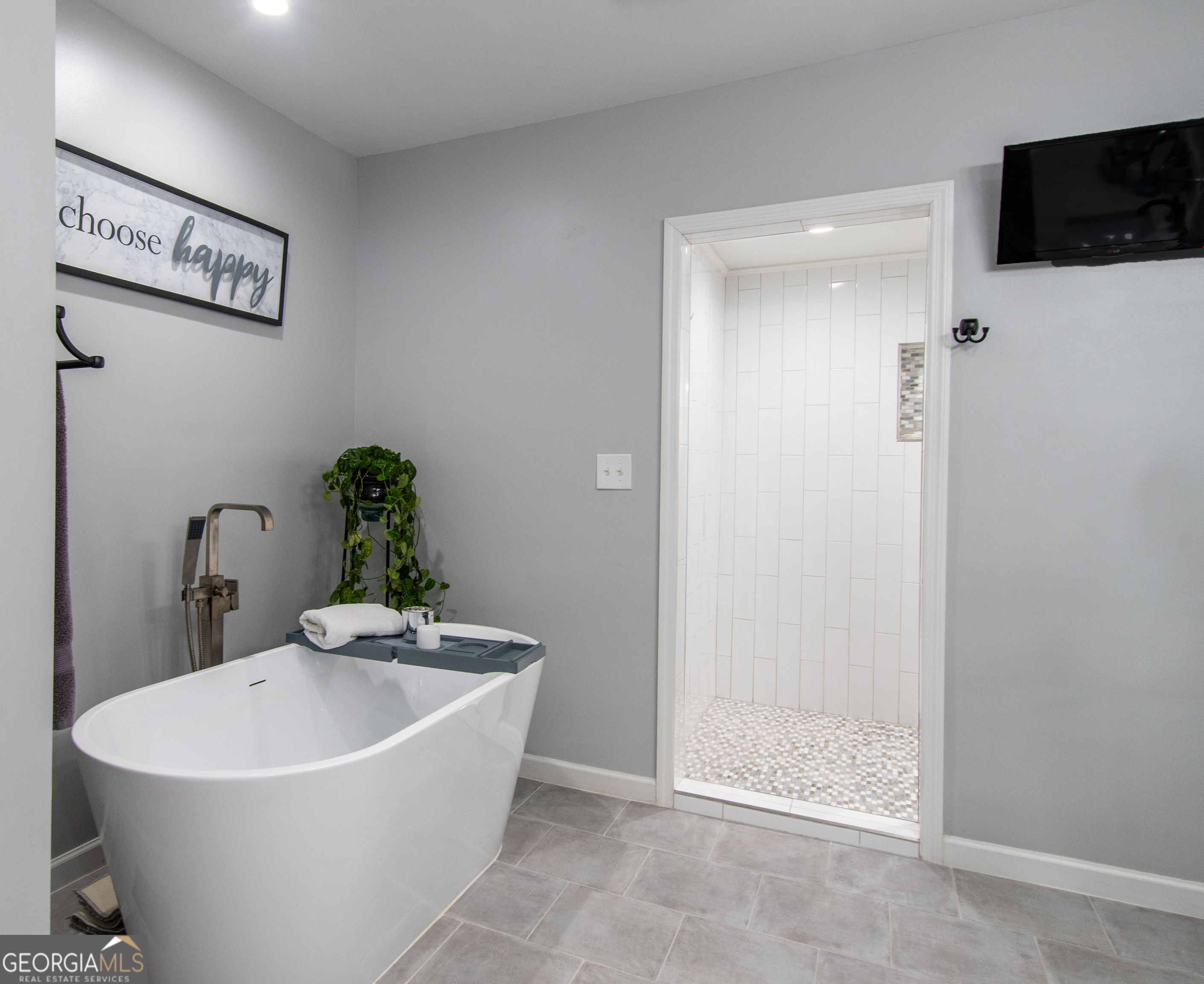 Sharpsburg, Georgia 30277, United States, 6 Bedrooms Bedrooms, ,4 BathroomsBathrooms,Residential,Active,47546