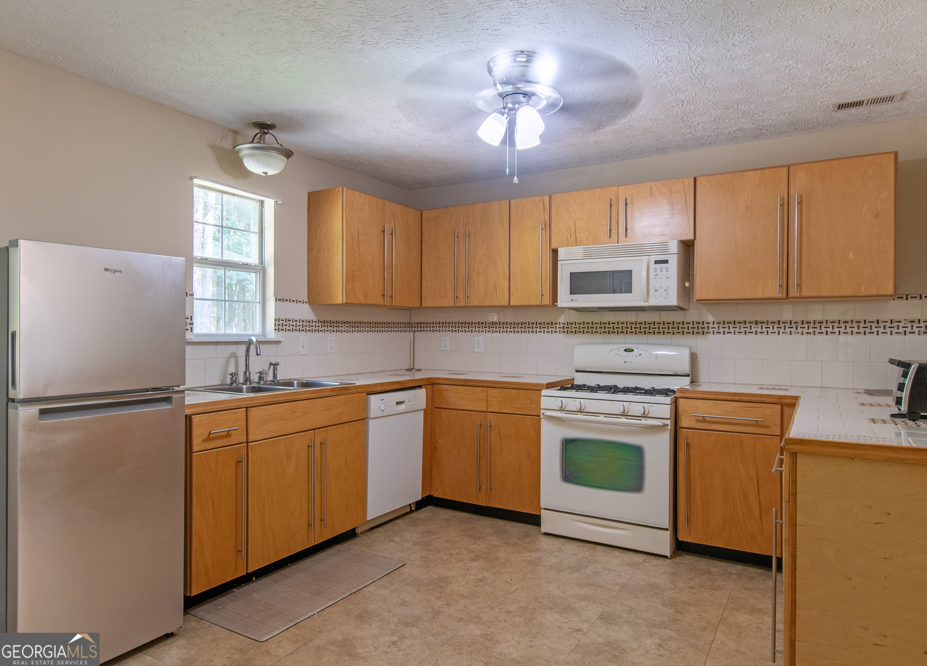 Sharpsburg, Georgia 30277, United States, 6 Bedrooms Bedrooms, ,4 BathroomsBathrooms,Residential,Active,47546