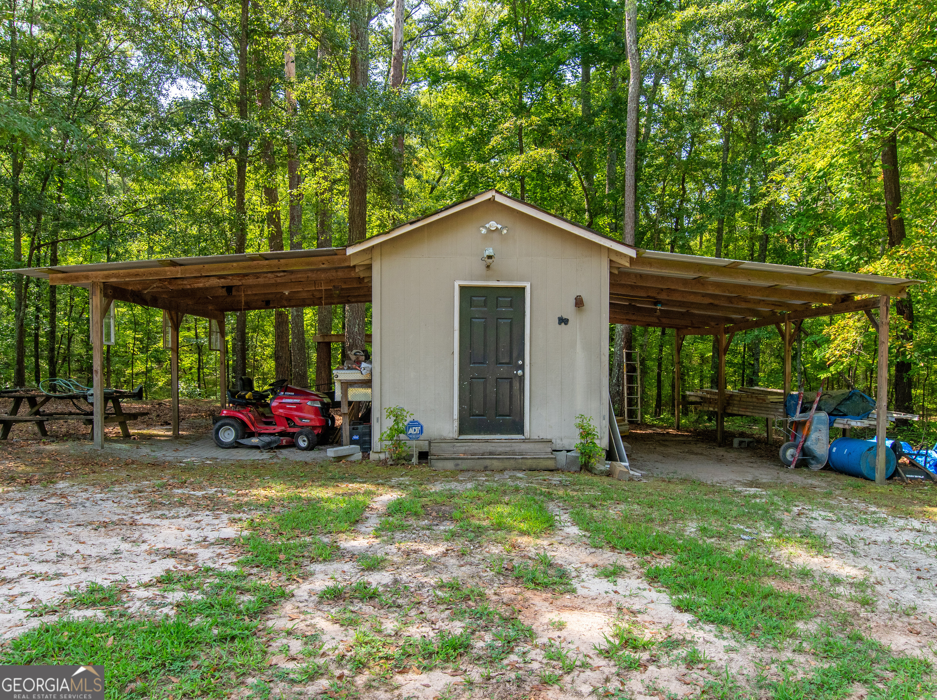 Sharpsburg, Georgia 30277, United States, 6 Bedrooms Bedrooms, ,4 BathroomsBathrooms,Residential,Active,47546