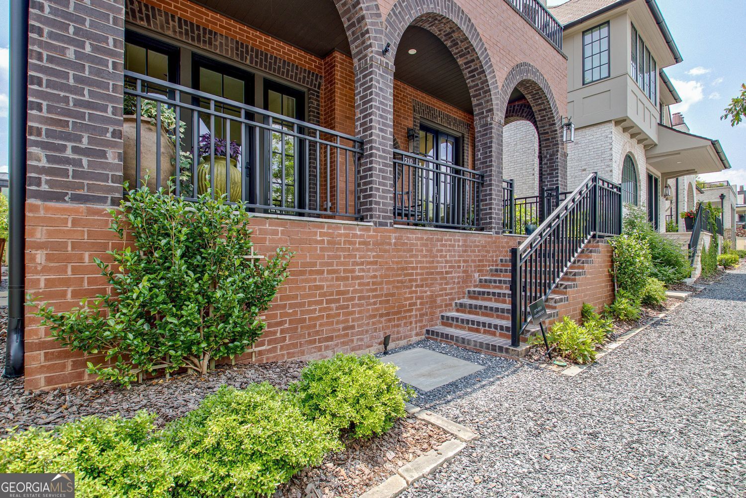 210 4th ST