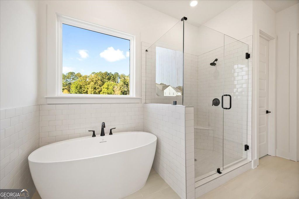 Cumming, Georgia 30028, United States, 4 Bedrooms Bedrooms, ,4 BathroomsBathrooms,Residential,Pending,200229