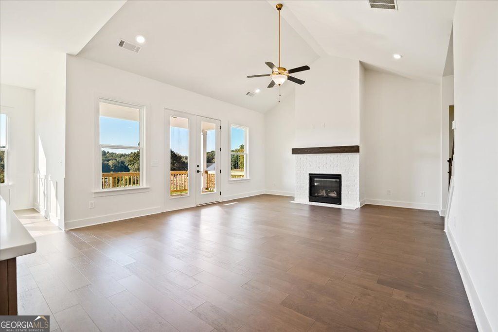 Cumming, Georgia 30028, United States, 4 Bedrooms Bedrooms, ,4 BathroomsBathrooms,Residential,Pending,200229