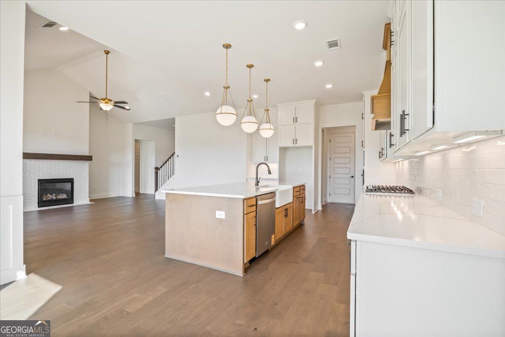 Cumming, Georgia 30028, United States, 4 Bedrooms Bedrooms, ,4 BathroomsBathrooms,Residential,Pending,200229