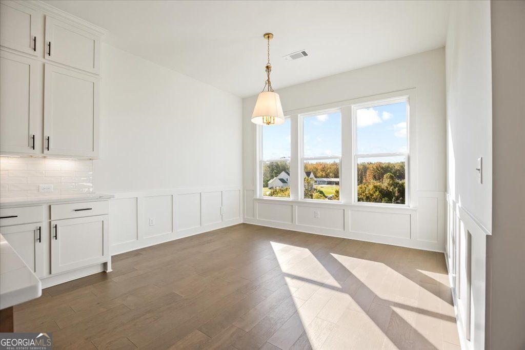 Cumming, Georgia 30028, United States, 4 Bedrooms Bedrooms, ,4 BathroomsBathrooms,Residential,Pending,200229