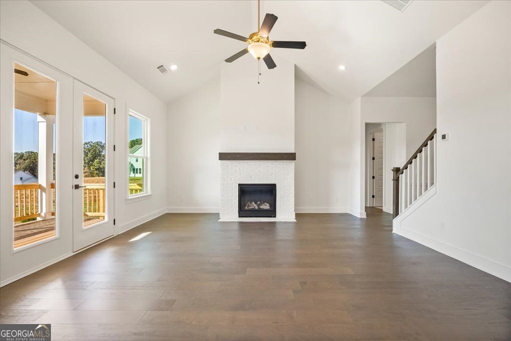 Cumming, Georgia 30028, United States, 4 Bedrooms Bedrooms, ,4 BathroomsBathrooms,Residential,Pending,200229