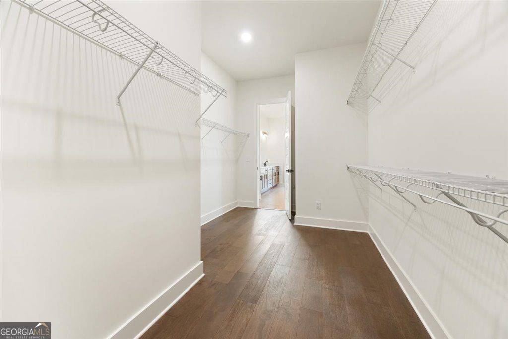 Cumming, Georgia 30028, United States, 4 Bedrooms Bedrooms, ,4 BathroomsBathrooms,Residential,Pending,200229