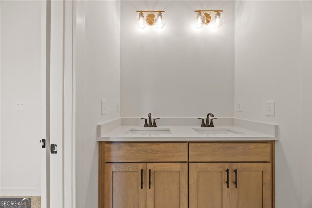 Cumming, Georgia 30028, United States, 4 Bedrooms Bedrooms, ,4 BathroomsBathrooms,Residential,Pending,200229