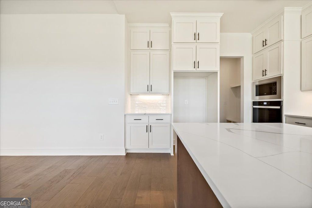 Cumming, Georgia 30028, United States, 4 Bedrooms Bedrooms, ,4 BathroomsBathrooms,Residential,Pending,200229