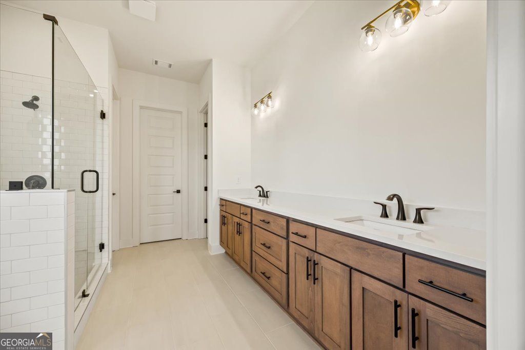 Cumming, Georgia 30028, United States, 4 Bedrooms Bedrooms, ,4 BathroomsBathrooms,Residential,Pending,200229