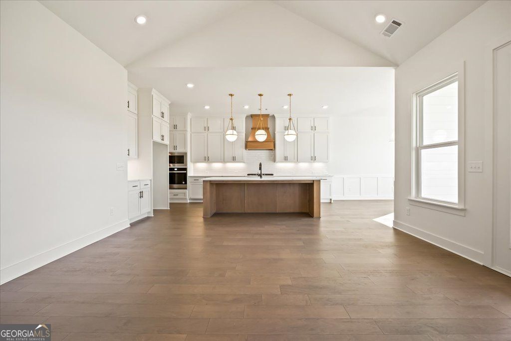 Cumming, Georgia 30028, United States, 4 Bedrooms Bedrooms, ,4 BathroomsBathrooms,Residential,Pending,200229