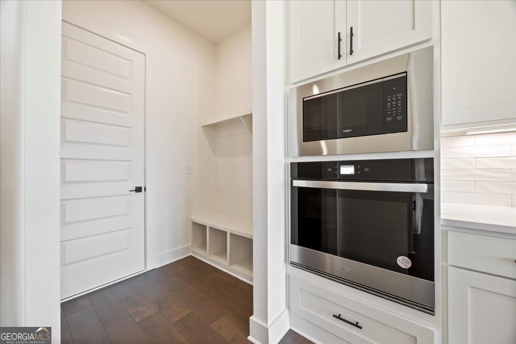 Cumming, Georgia 30028, United States, 4 Bedrooms Bedrooms, ,4 BathroomsBathrooms,Residential,Pending,200229