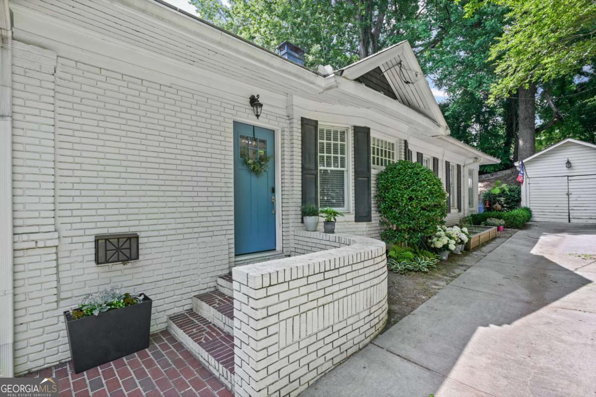 1168 Saint Louis PL NE