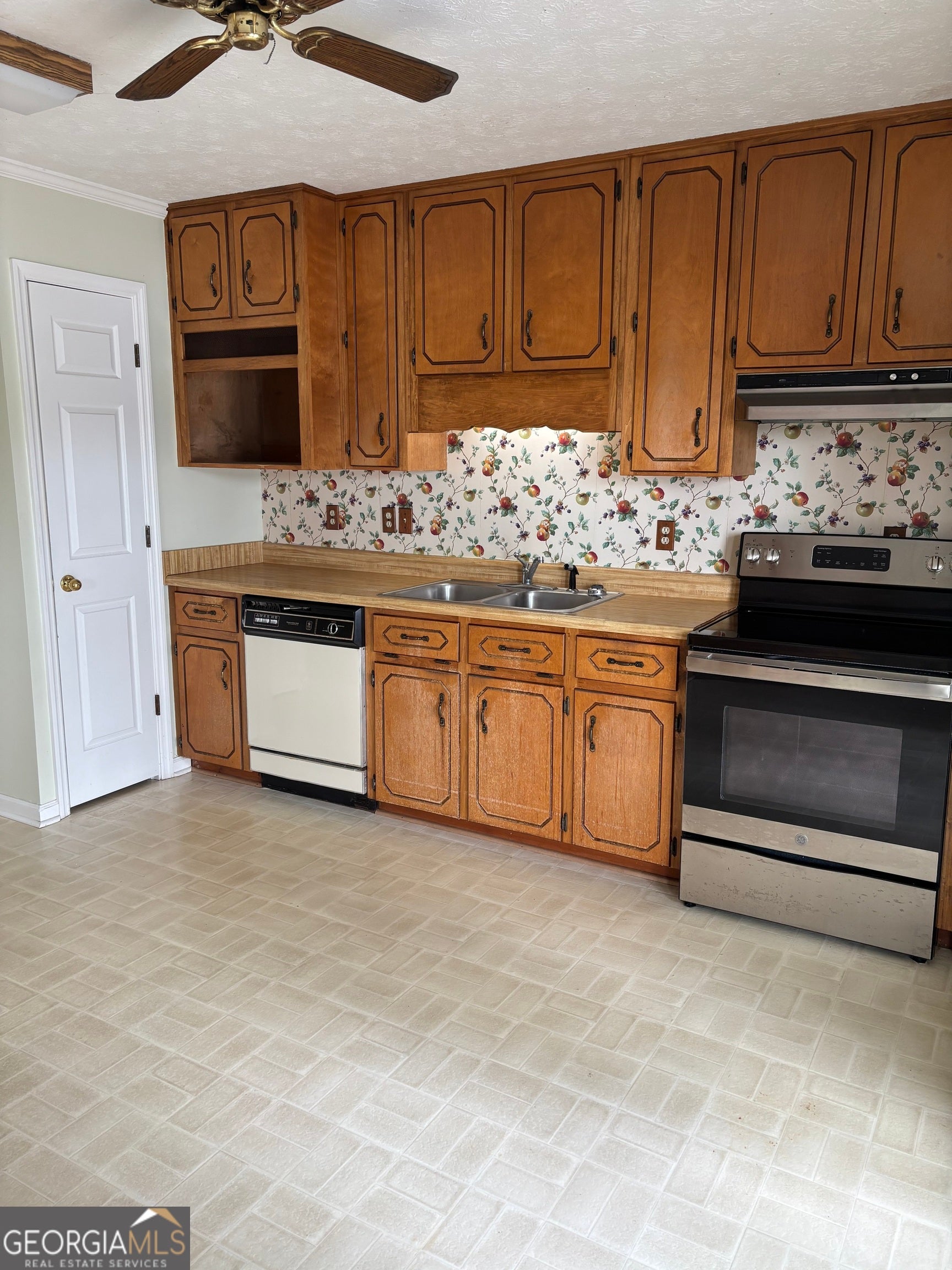 207A Lakeshore CIR