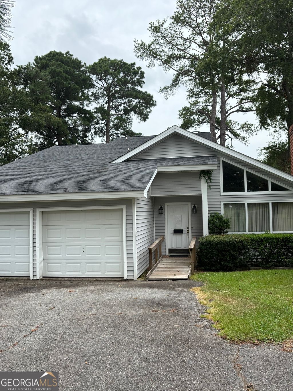 Photo of 207 Lakeshore Circle, Milledgeville, GA 31061 (MLS # 10813748)