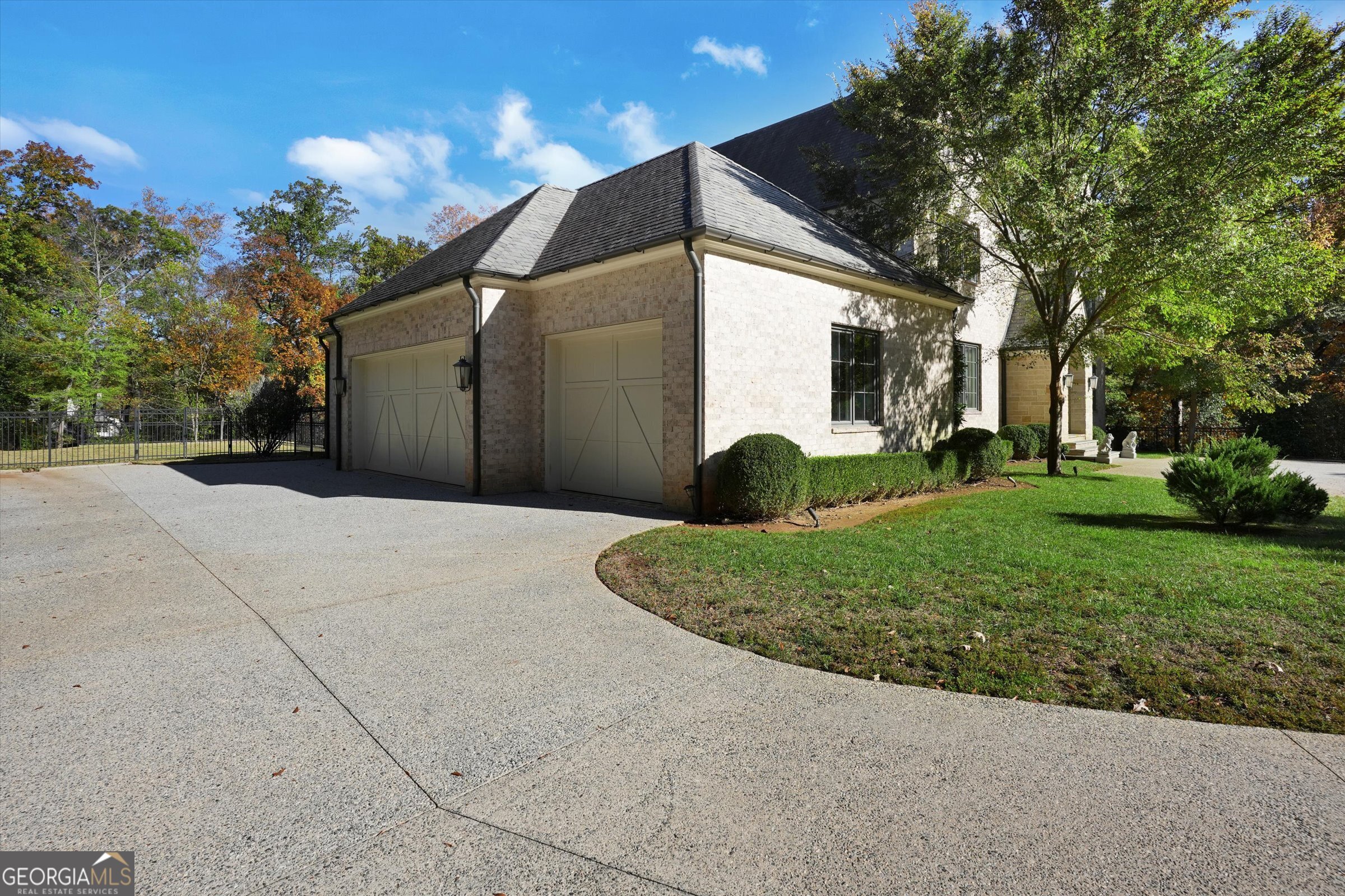 Tuxedo Park - Residential