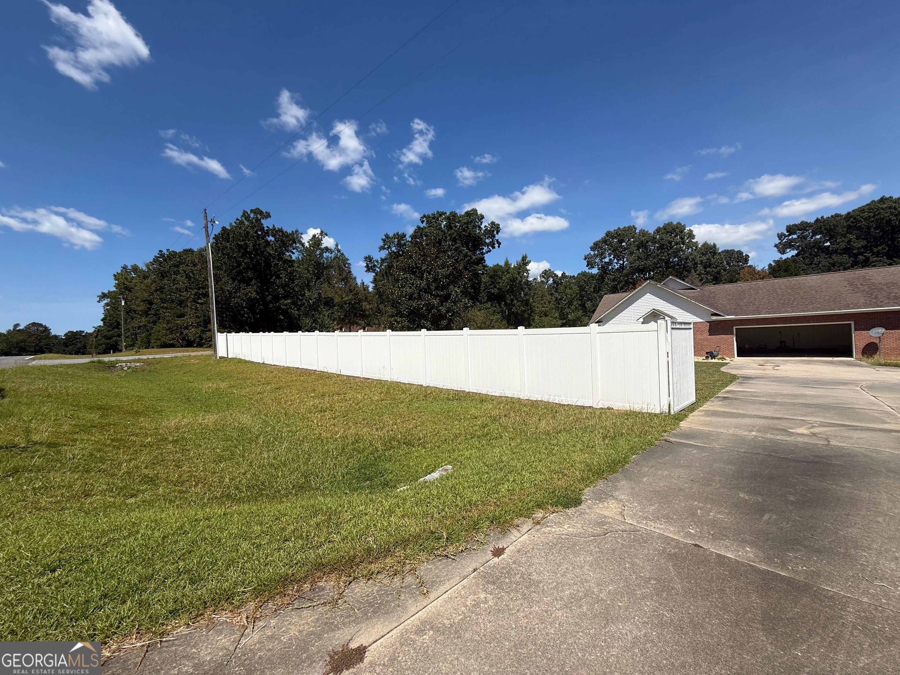 201 Strawberry CIR