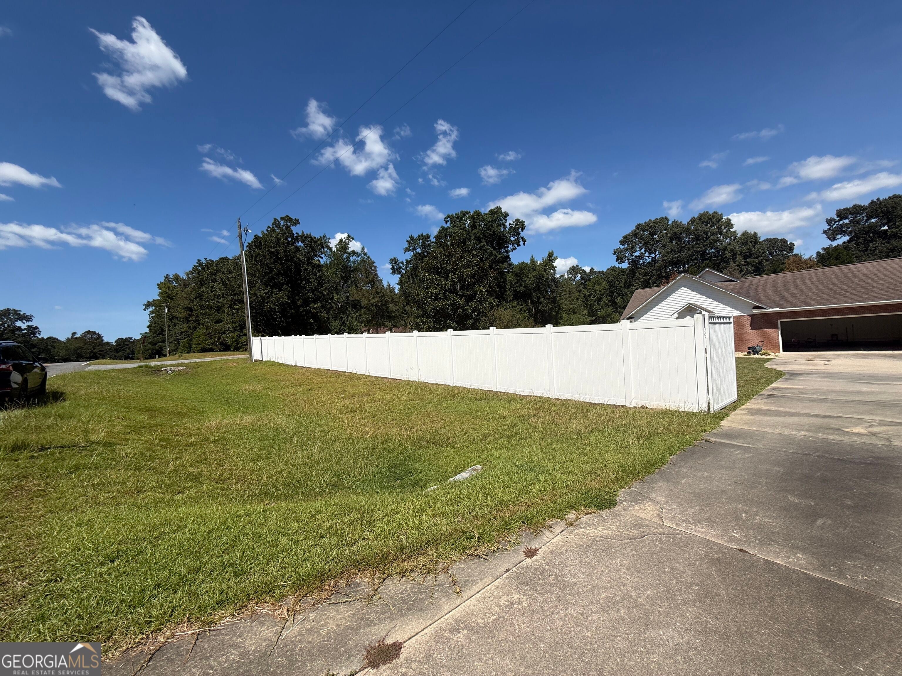 201 Strawberry CIR