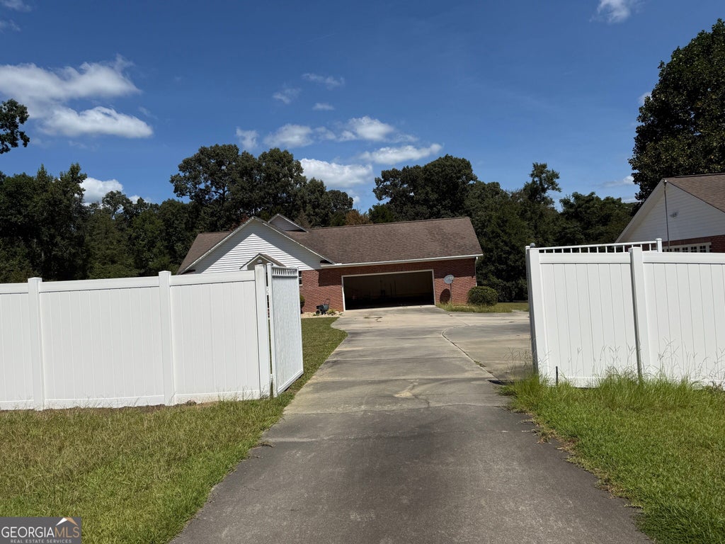 Photo of 201 Strawberry Circle, Dublin, GA 31021 (MLS # 10842133)