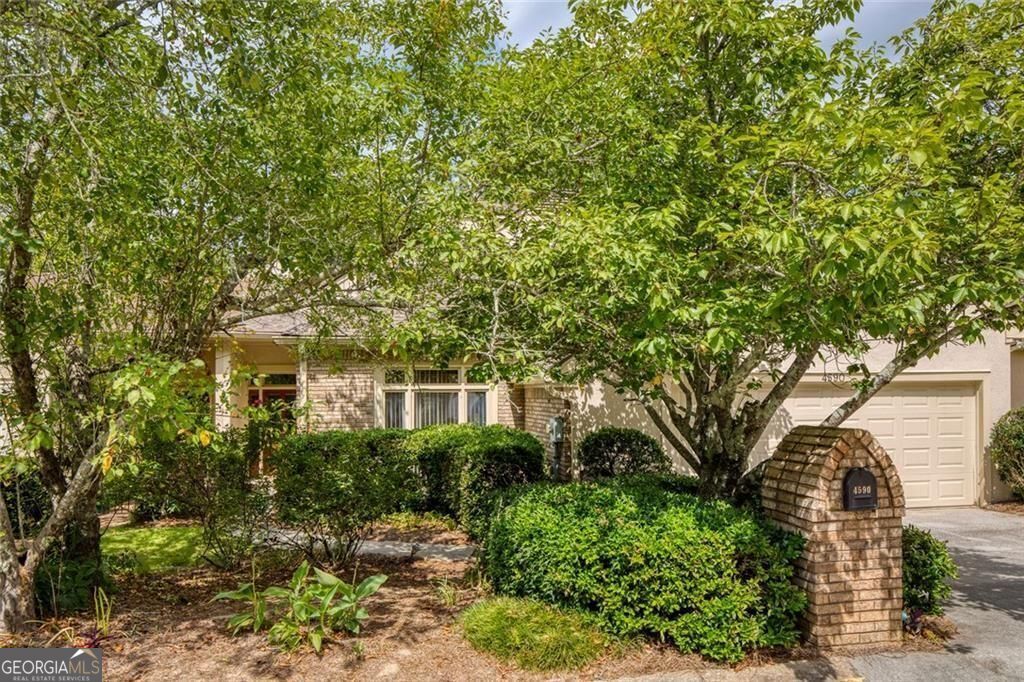 4590 Village DR