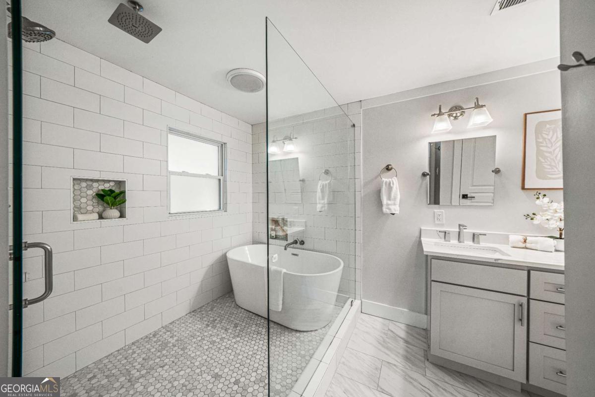 1570 King Arthur CT SE