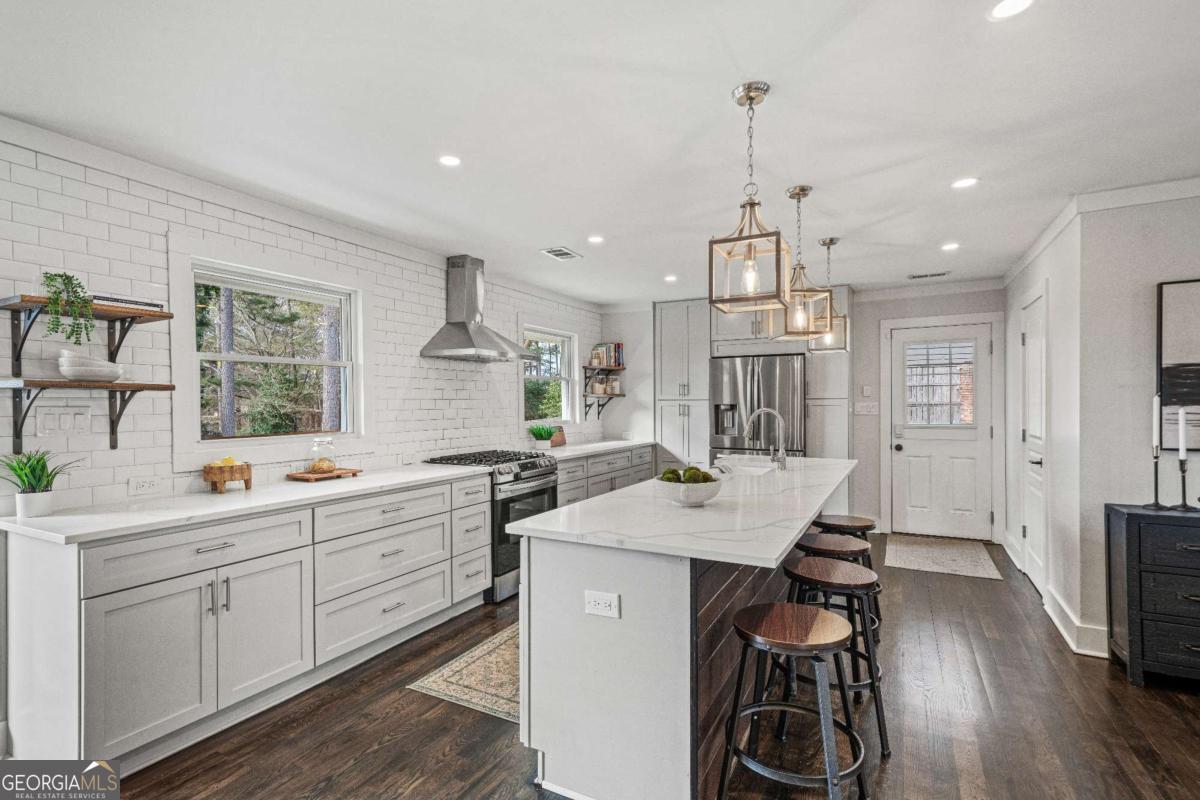 1570 King Arthur CT SE