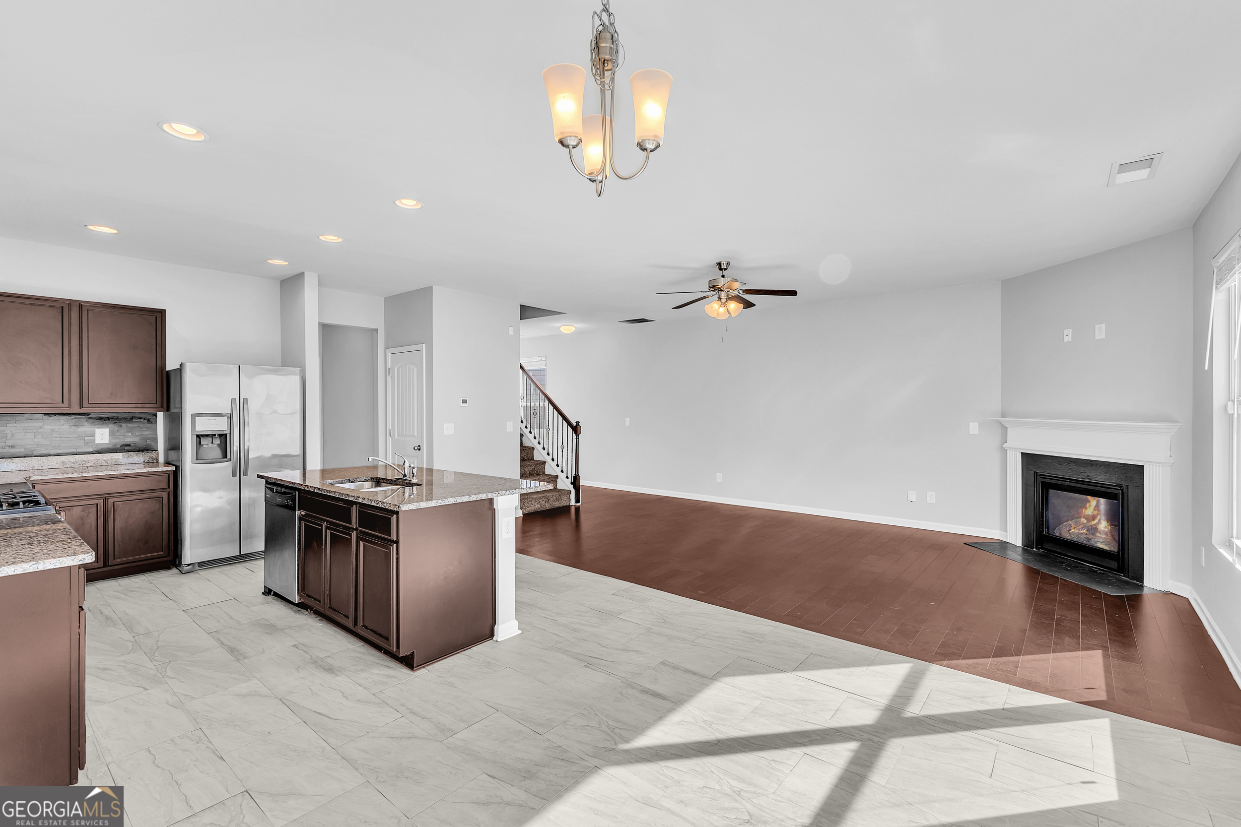 Union City, Georgia 30291, United States, 3 Bedrooms Bedrooms, ,3 BathroomsBathrooms,Residential,Pending,18118