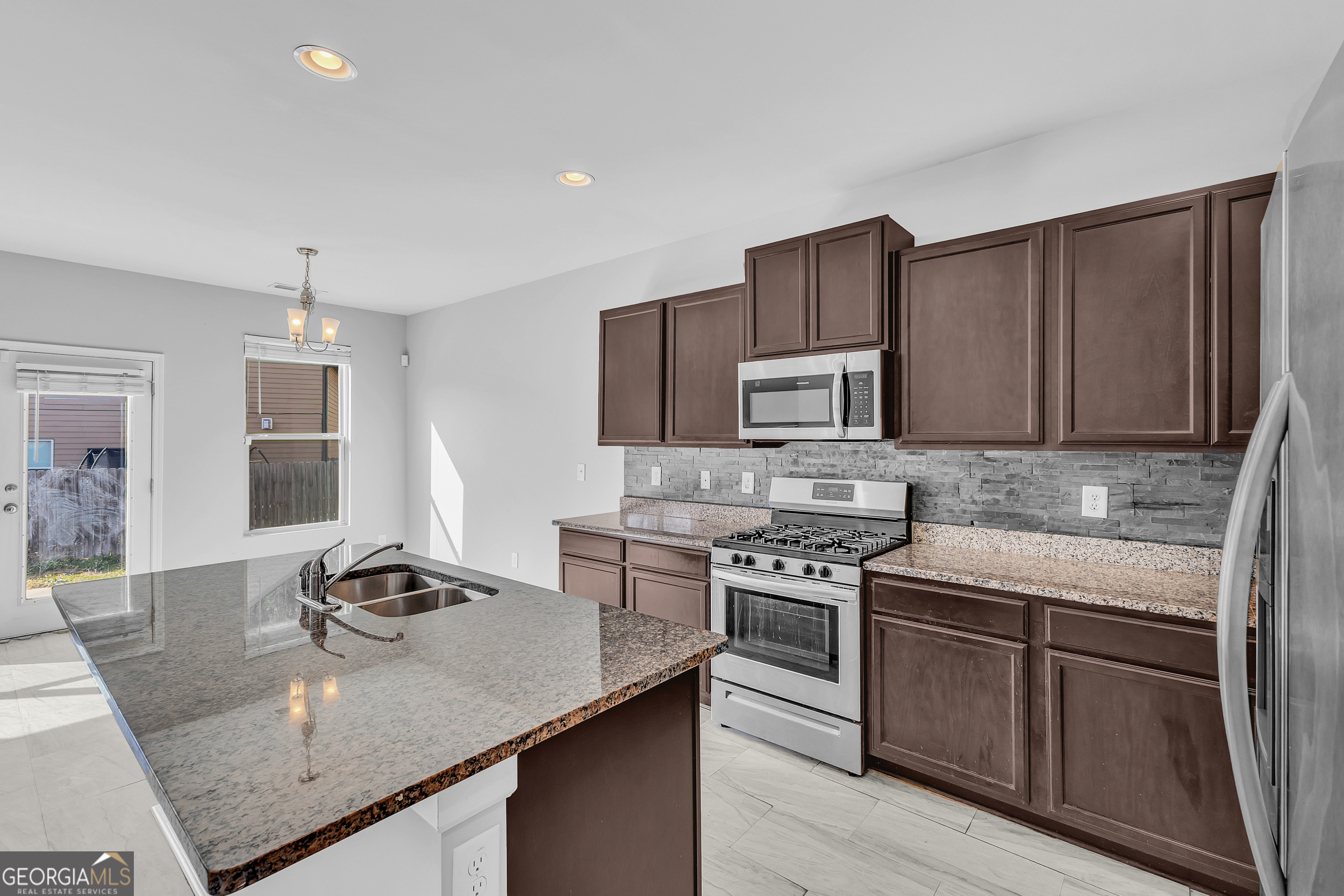 Union City, Georgia 30291, United States, 3 Bedrooms Bedrooms, ,3 BathroomsBathrooms,Residential,Pending,18118