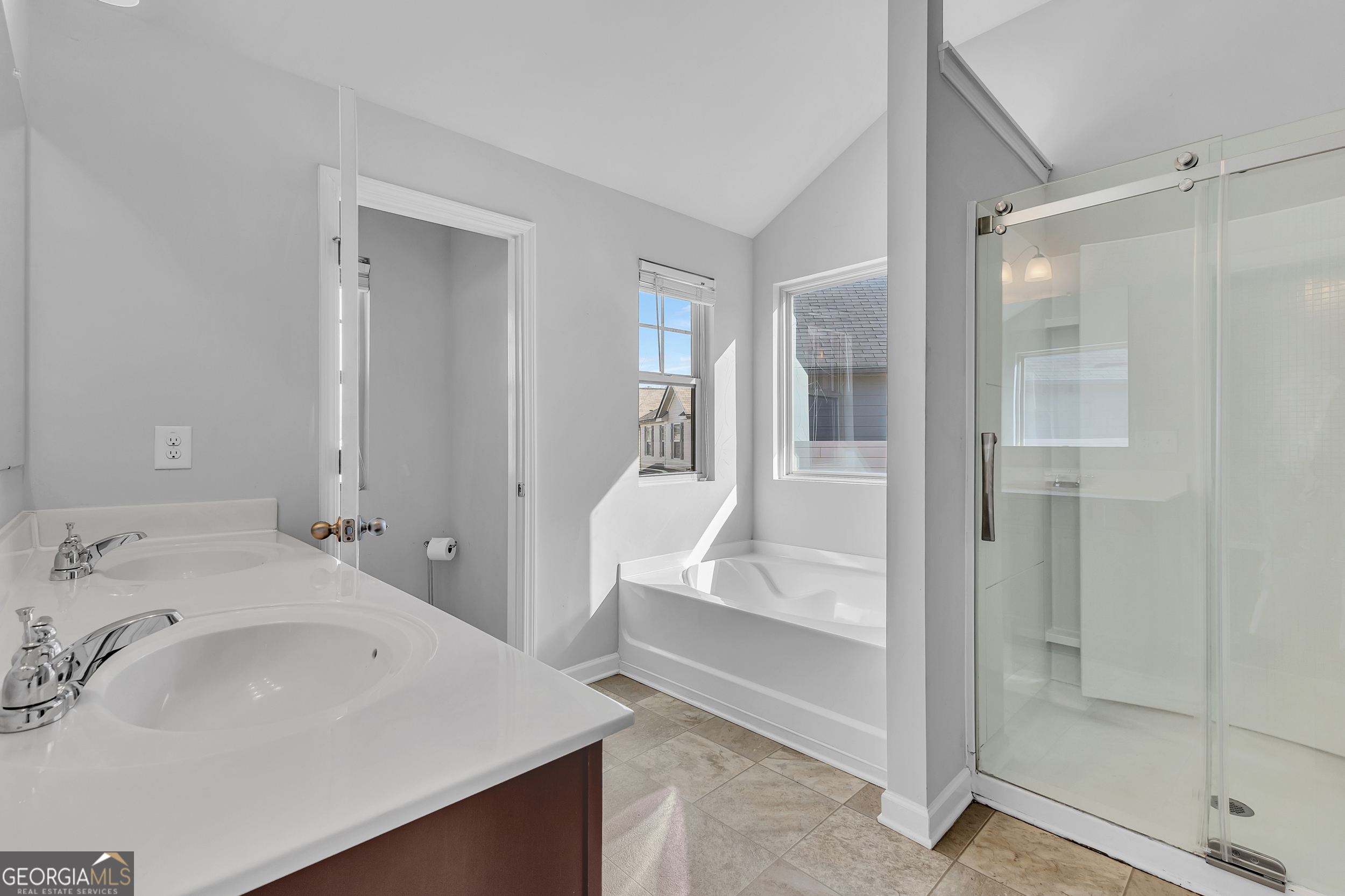 Union City, Georgia 30291, United States, 3 Bedrooms Bedrooms, ,3 BathroomsBathrooms,Residential,Pending,18118