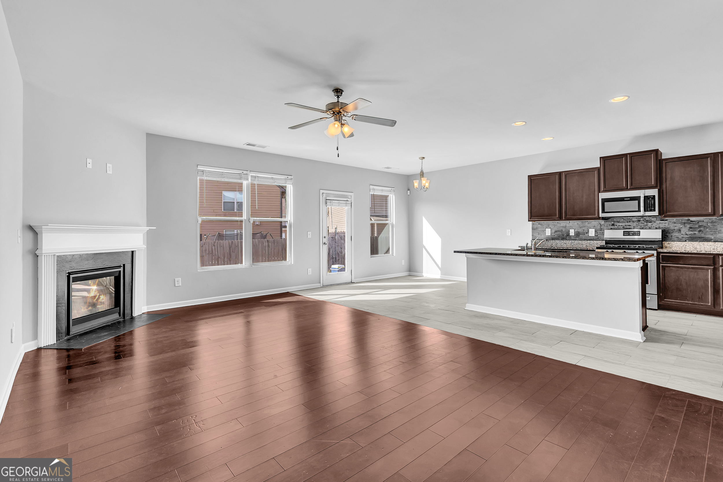 Union City, Georgia 30291, United States, 3 Bedrooms Bedrooms, ,3 BathroomsBathrooms,Residential,Pending,18118