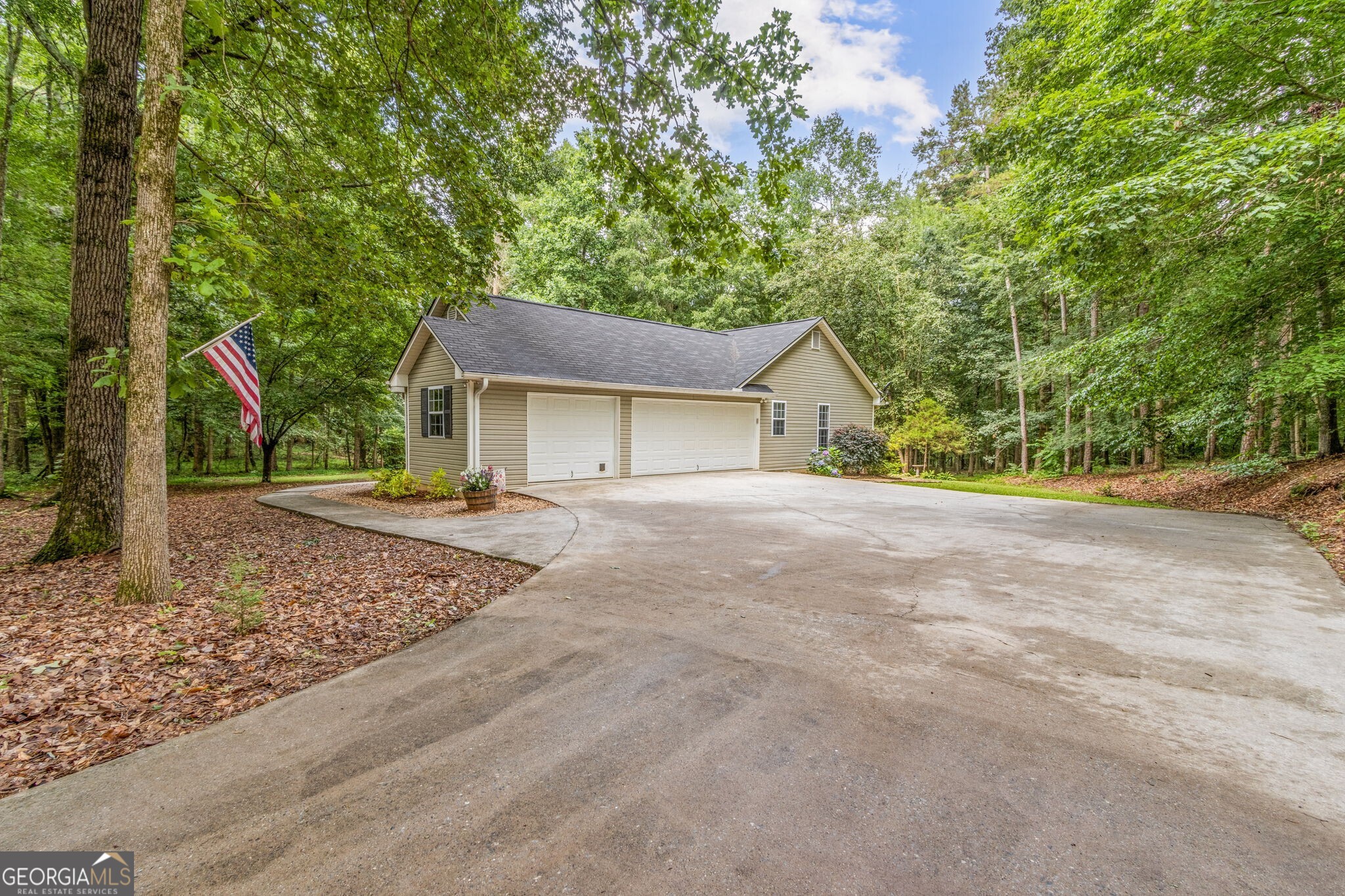 1221 Hidden Lakes TRL