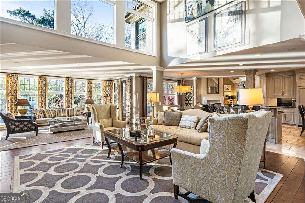 1125 Lake Shore Overlook