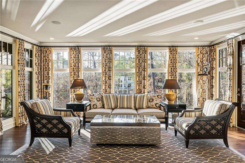 1125 Lake Shore Overlook